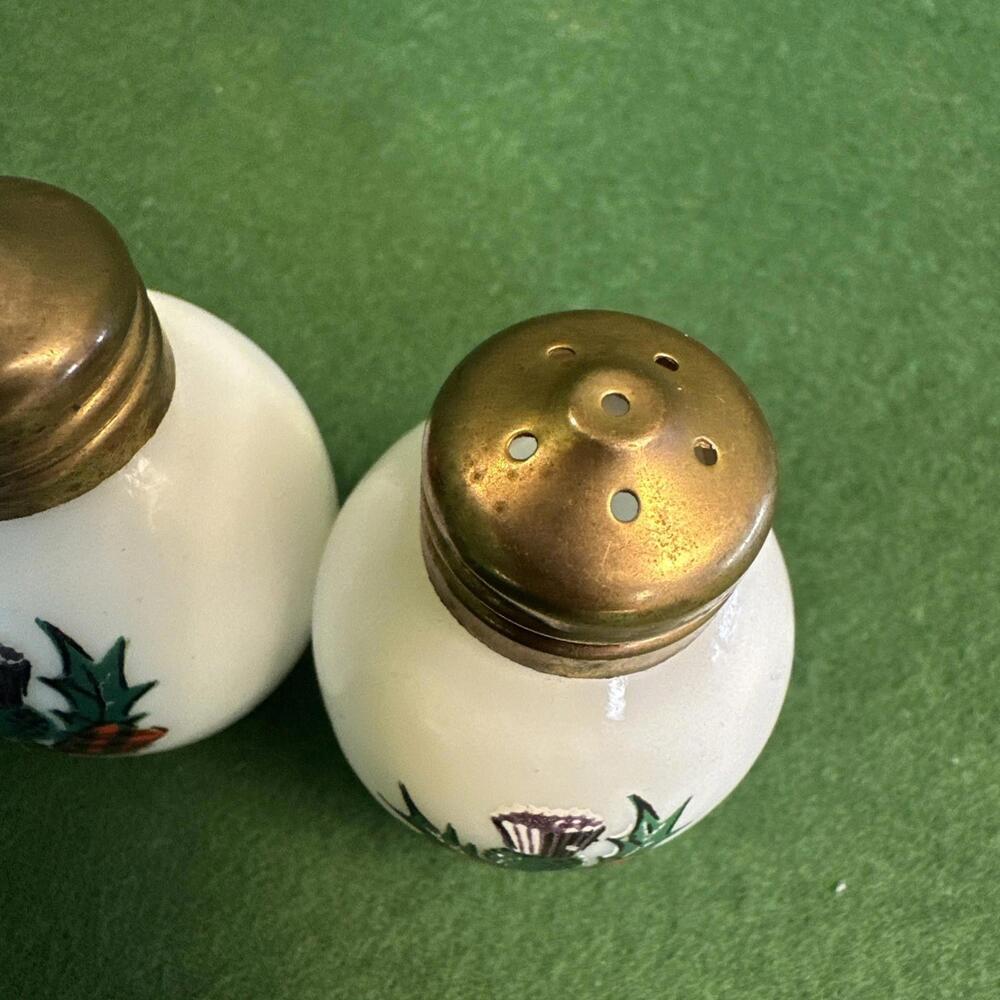 VTG Ireland 60'S Christmas Holly Red Bow MILK GLASS SALT AND PEPPER SHAKERS - Picture 5 of 9